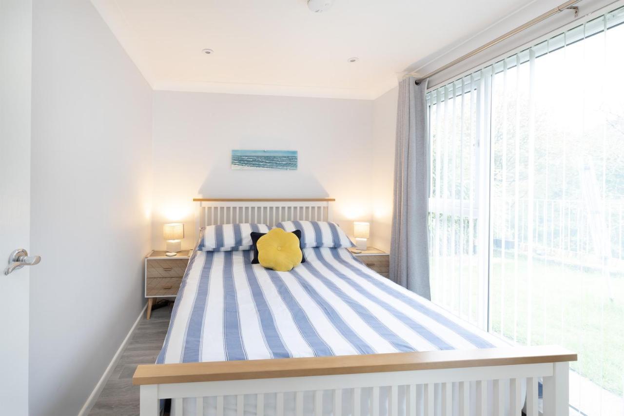 Captivating 2-Bed Villa In Millendreath Near ลู ภายนอก รูปภาพ