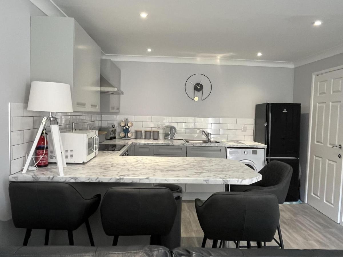 Captivating 2-Bed Villa In Millendreath Near ลู ภายนอก รูปภาพ
